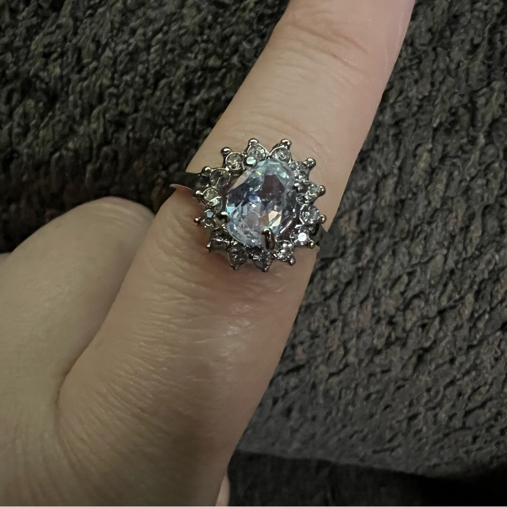 5/$25 New Elegant Floral Cluster Silver Tone Ring